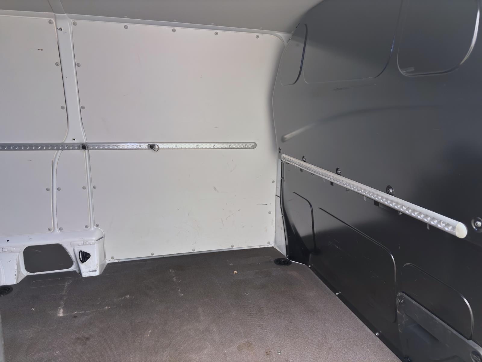 Bild 16: Volkswagen T6.1 Transporter Kasten 2.0 TDI LANG STANDHZG AHK NAVI