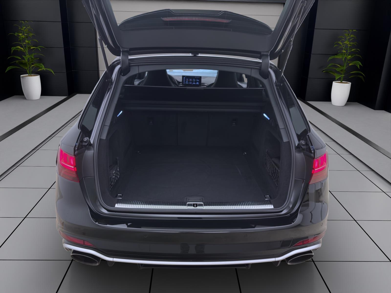 Bild 3: Audi RS4 Avant Q 25 JAHRE RS EDITION LM20 HuD MATRIX OPS