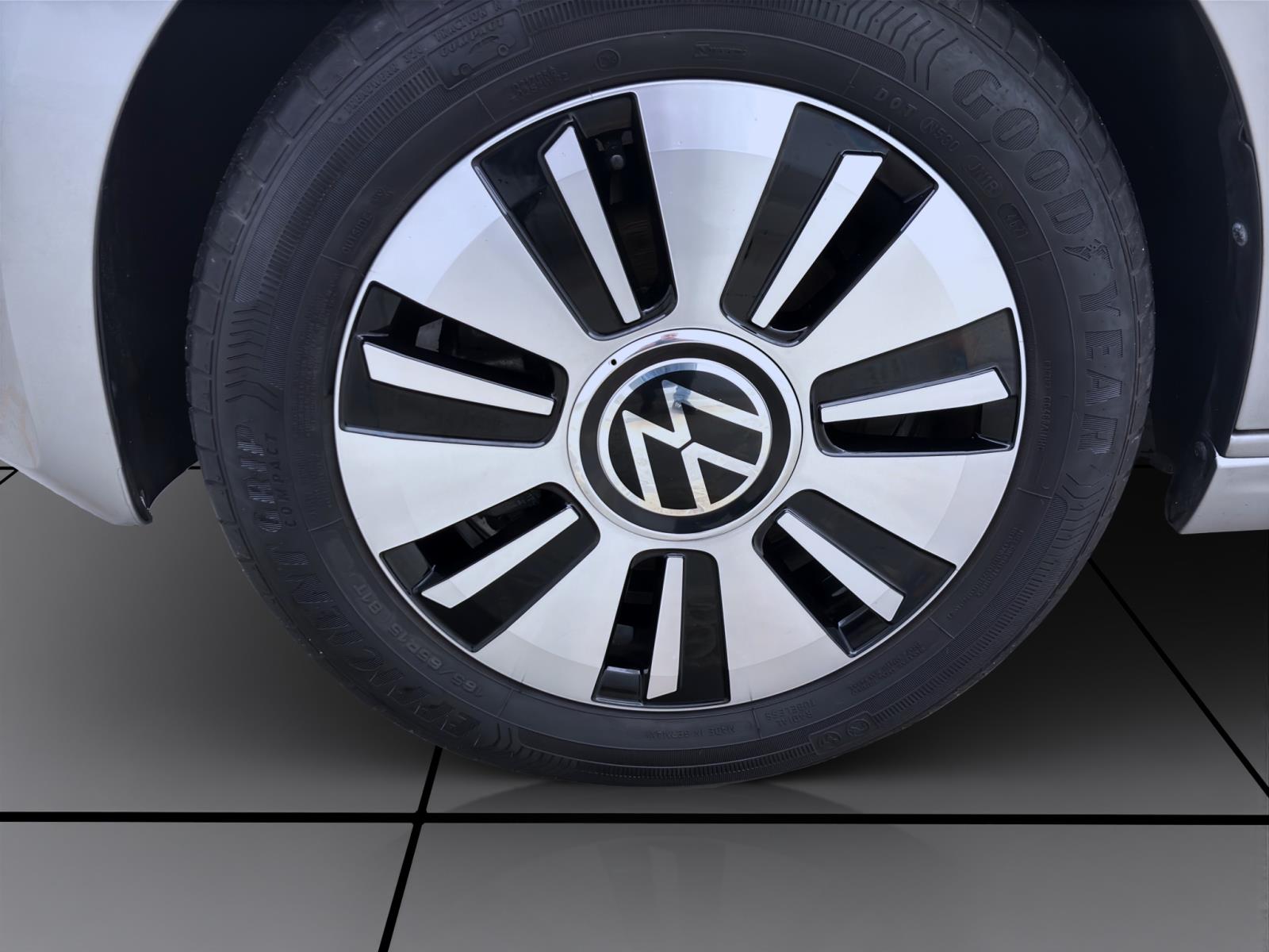 Bild 7: Volkswagen e-up! MAX KAMERA SITZHZG PDC KLIMA LM15