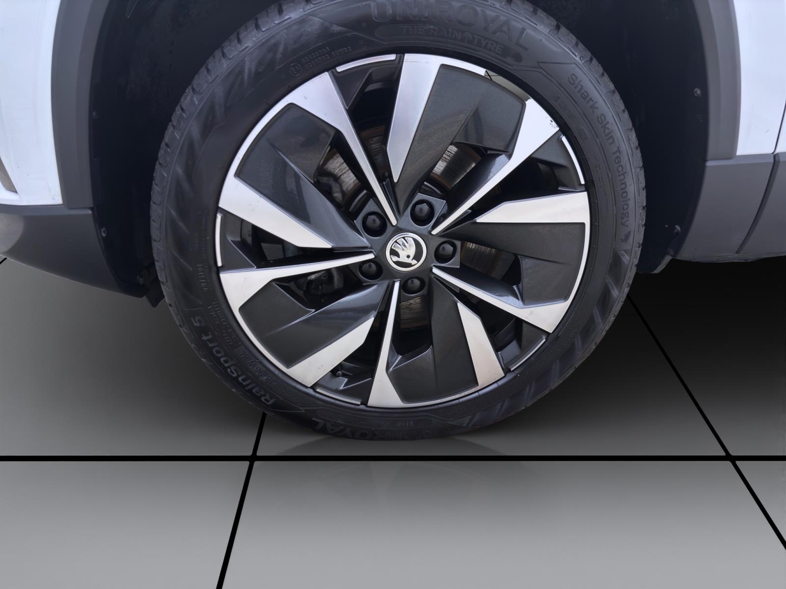 Bild 7: Skoda Karoq 2.0 TDI DSG AMBITION NAVI AHK KAMERA KLIMA