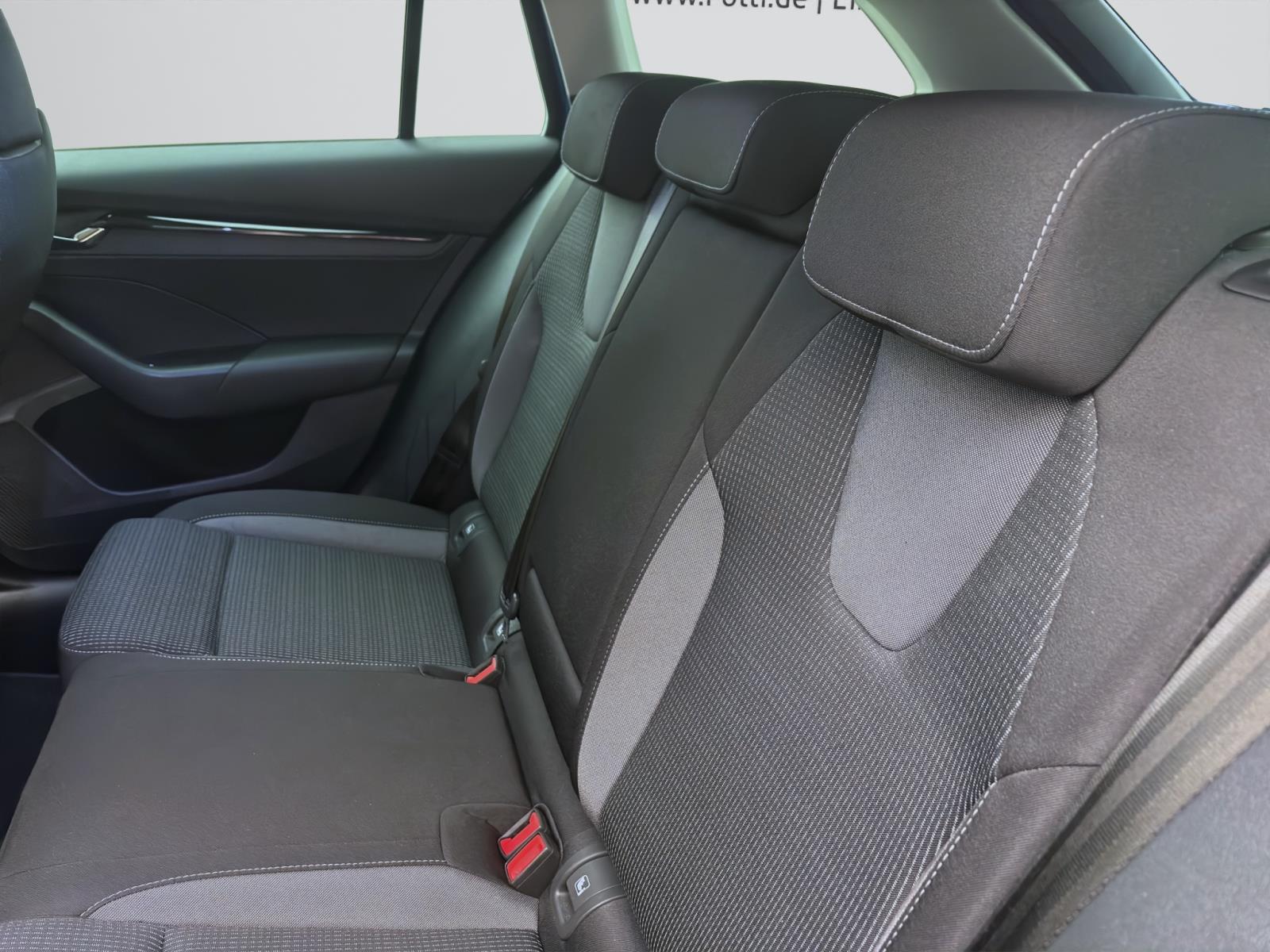 Bild 13: Skoda Octavia Combi iV 1.4 TSI DSG AMBITION MATRIX PDC NAVI