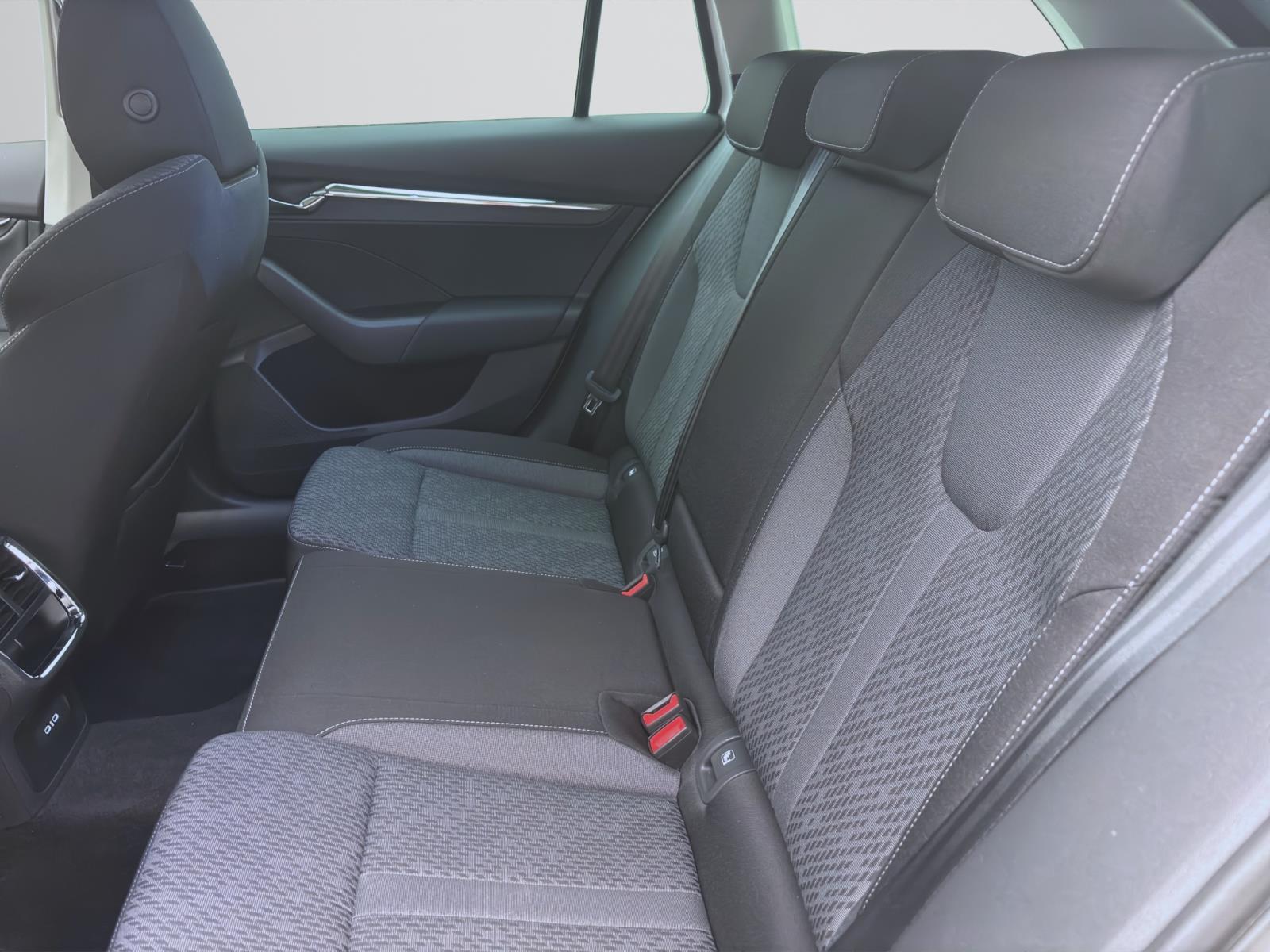 Bild 13: Skoda Octavia Combi 2.0 TDI DSG STYLE NAVI KLIMA PDC SHZG