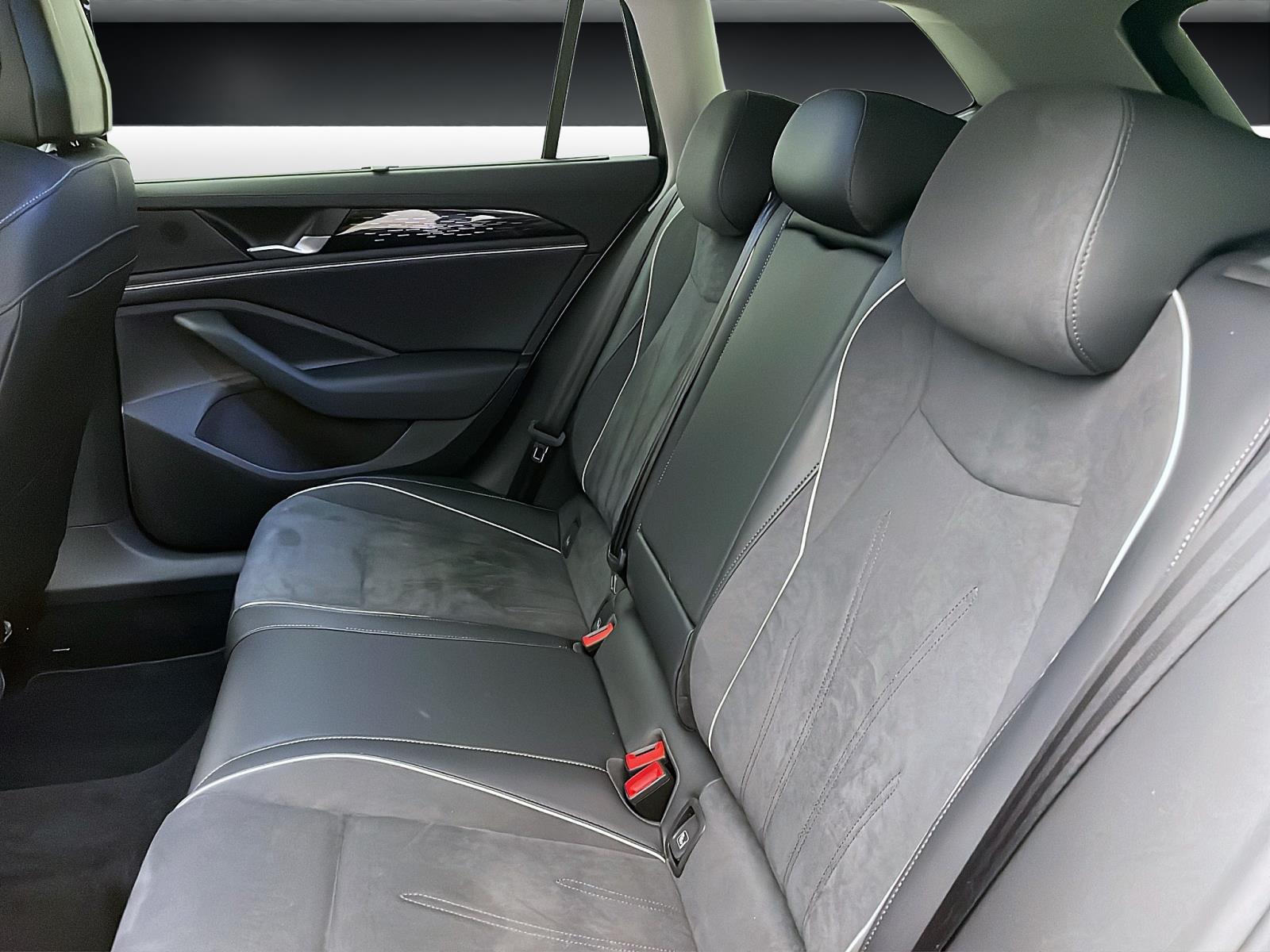 Bild 13: Volkswagen Passat Variant 1.5 TSI eHybrid ELEGANCE NAVI AHK KAMERA SHZG