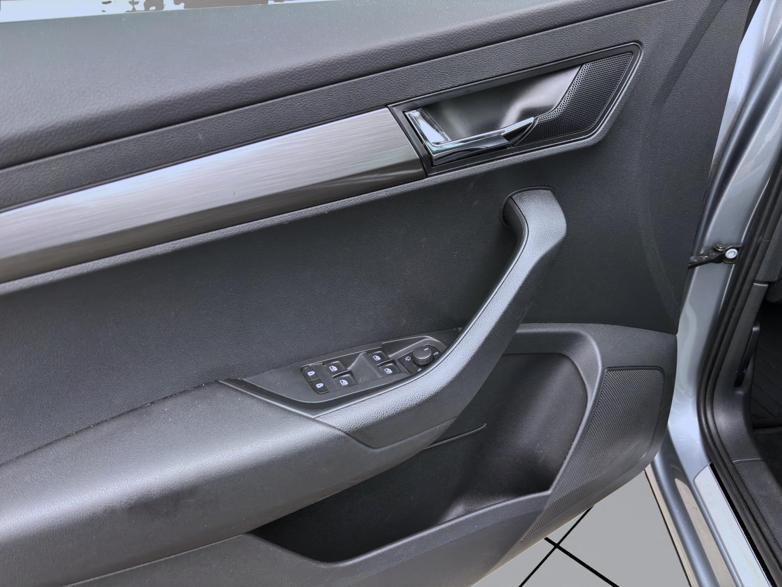 Bild 9: Skoda Karoq 1.0 TSI DRIVE 125 NAVI PDC SITZHZG KLIMA