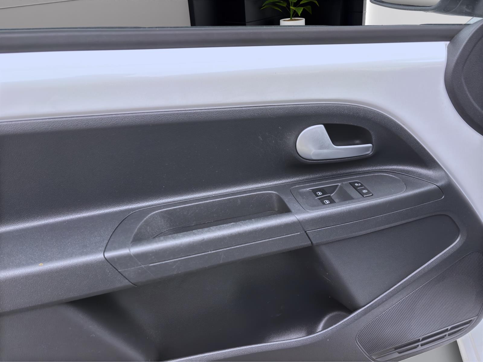 Bild 9: Volkswagen up! 1.0 MPI KLIMA DAB BLUETOOTH eFENSTER