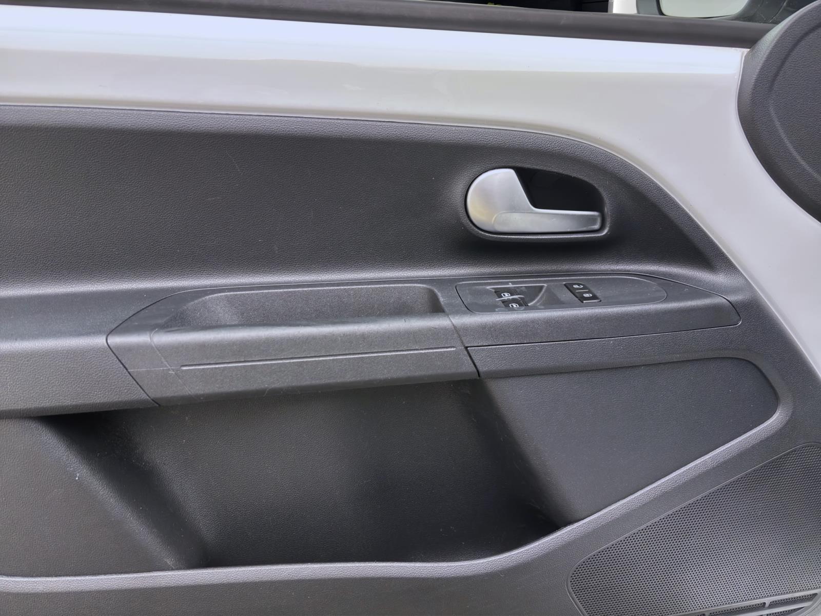 Bild 9: Volkswagen up! 1.0 MPI BLUETOOTH DAB KLIMA GANZJAHR