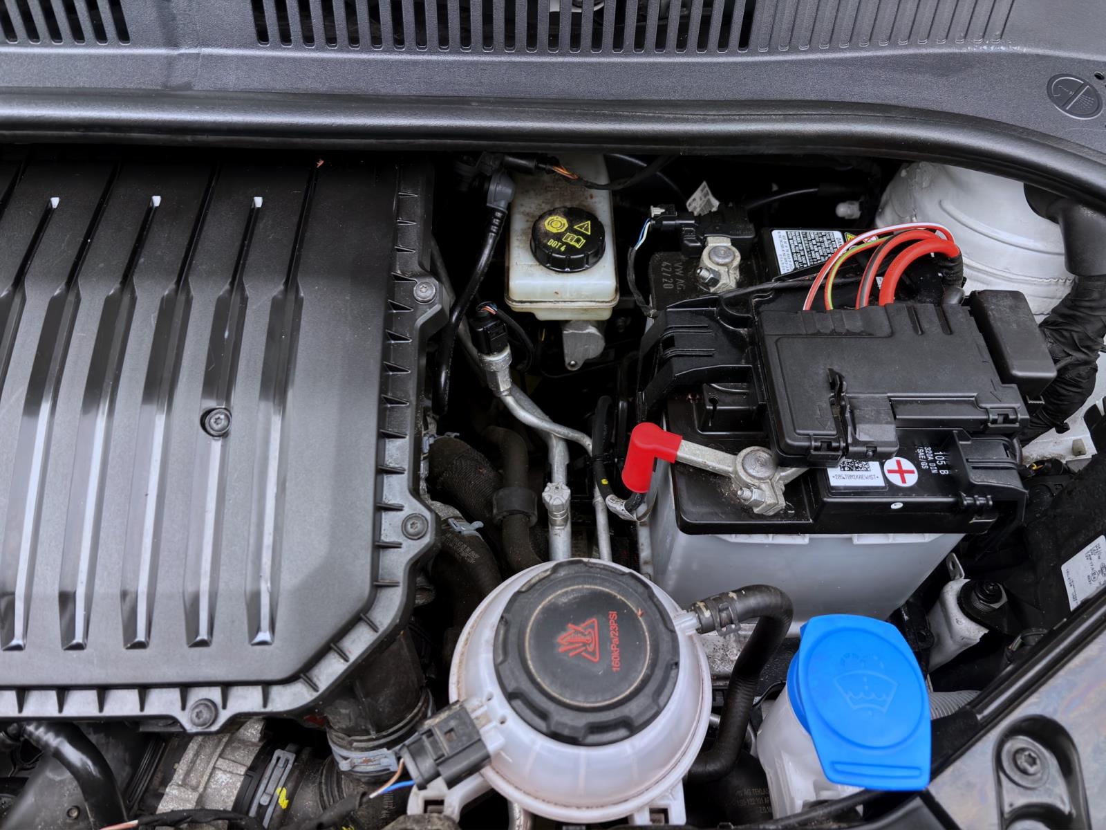 Bild 17: Volkswagen up! 1.0 MPI BLUETOOTH DAB KLIMA GANZJAHR