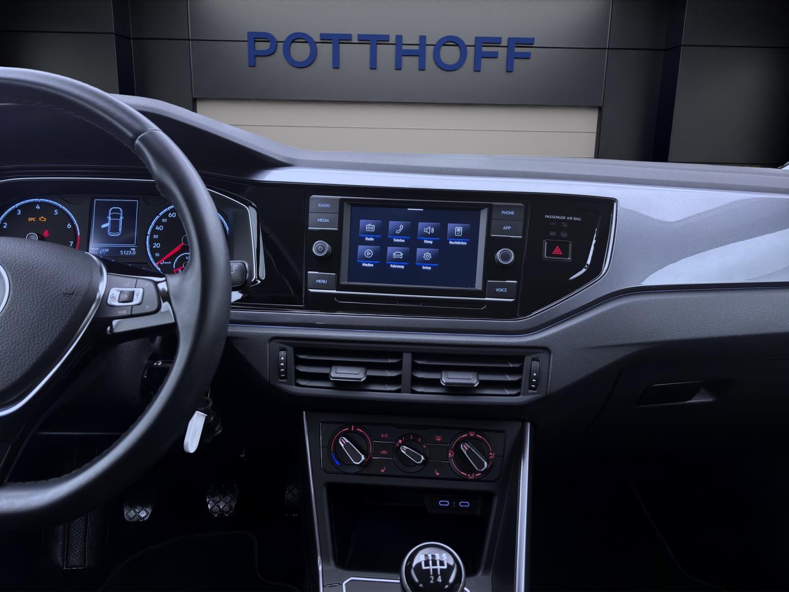 Bild 12: Volkswagen Polo 1.0 TSI HIGHLINE PDC SHZG KLIMA LM15