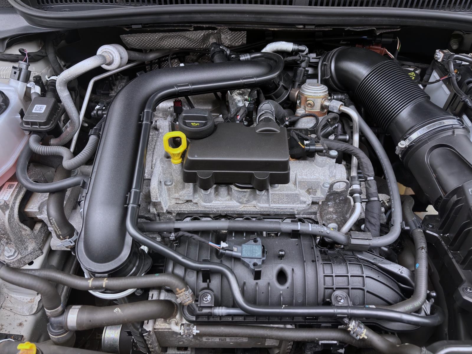 Bild 16: Volkswagen Taigo 1.0 TSI R-LINE KAMERA IQ.LIGHT ACC NAVI