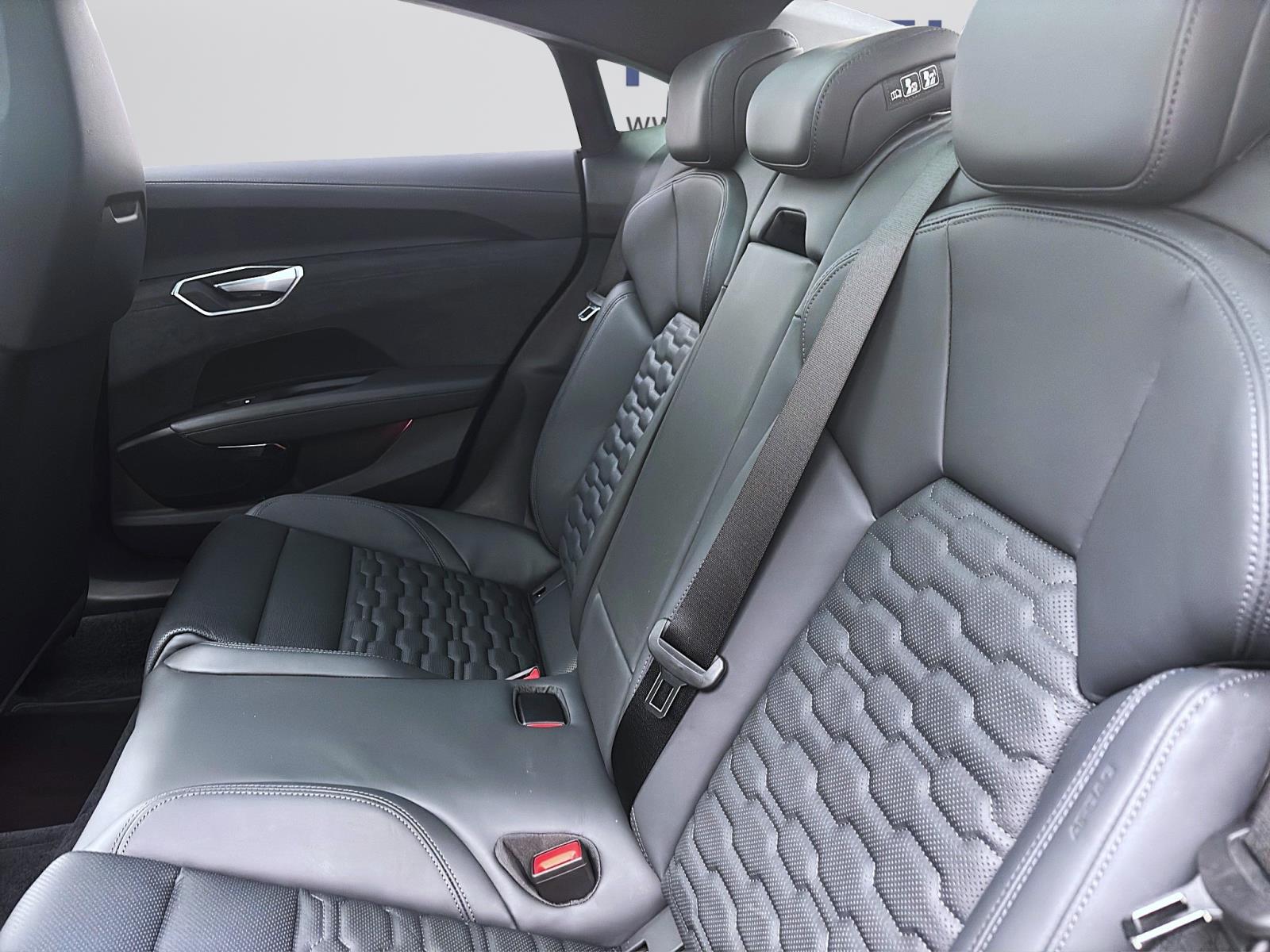 Bild 13: Audi e-tron GT Q PANO MATRIX NAVI B&O HuD