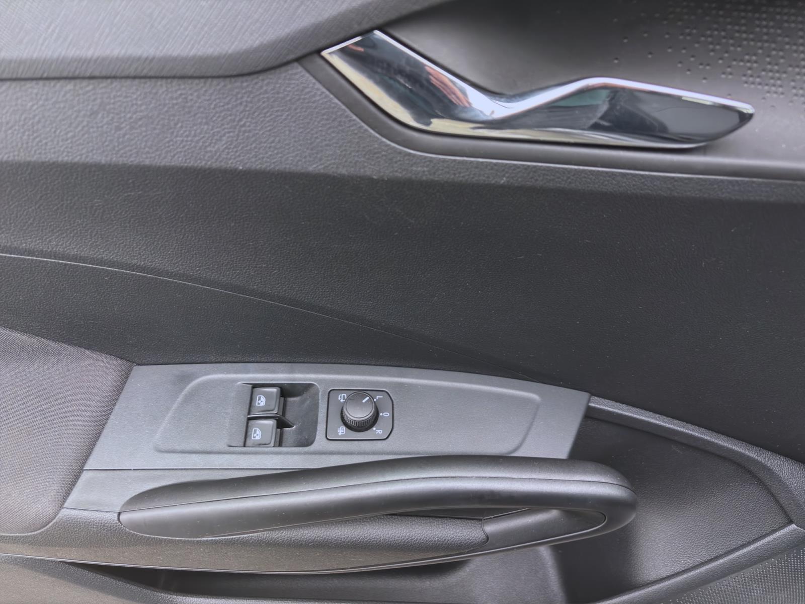 Bild 9: Skoda Fabia 1.0 TSI SELECTION PDC LED NAVI KLIMA