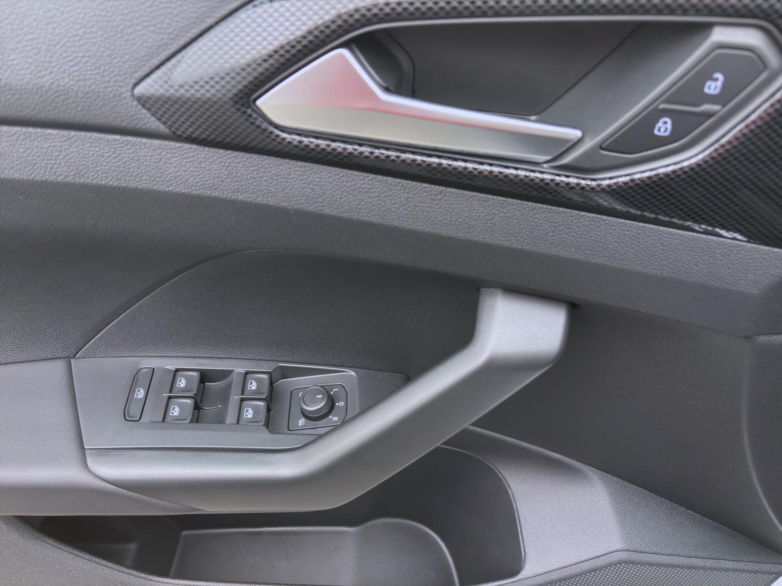 Bild 9: Volkswagen T-Cross 1.0 TSI LIFE KLIMA PDC LED SHZG LM16