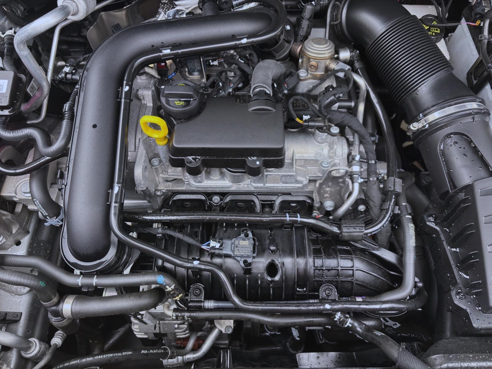 Bild 16: Volkswagen T-Cross 1.0 TSI LIFE KLIMA PDC LED SHZG LM16