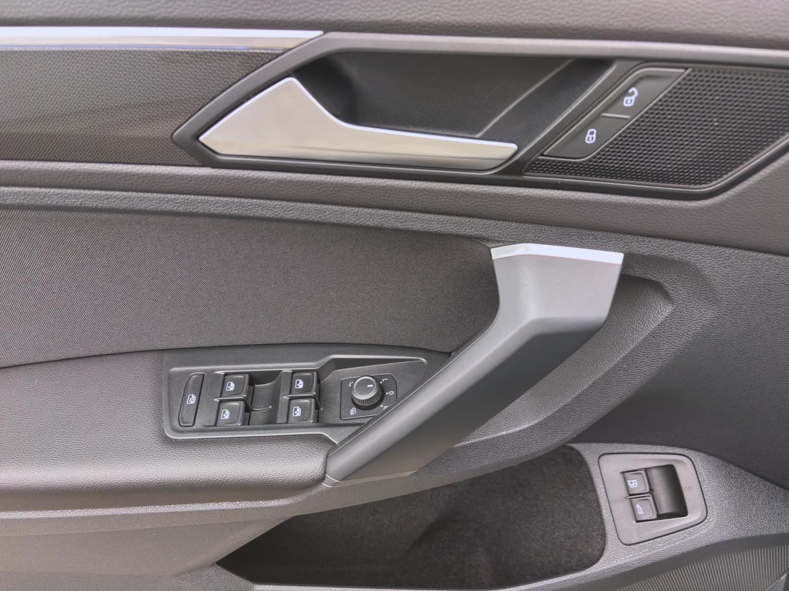 Bild 9: Volkswagen Tiguan 1.4 eTSI DSG ELEGANCE AHK NAVI SITZHZG PDC