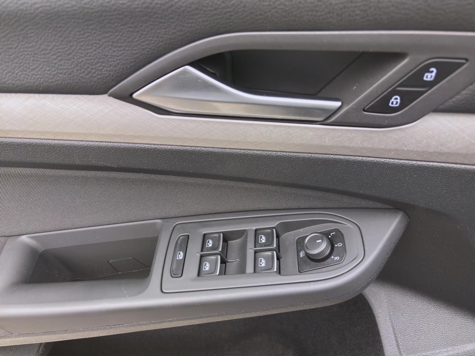 Bild 9: Volkswagen Golf Variant 2.0 TDI LIFE NAVI PDC SITZHZG ACC