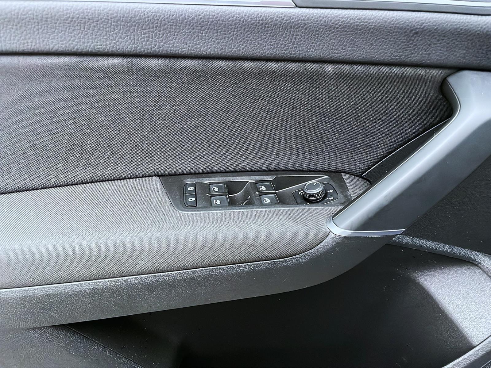 Bild 9: Volkswagen Touran 2.0 TDI DSG HIGHLINE PANO STDHZG AHK PDC