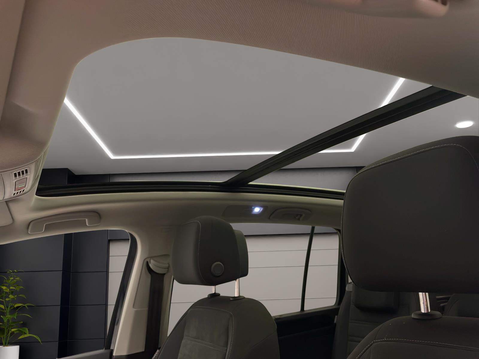 Bild 15: Volkswagen Touran 2.0 TDI DSG HIGHLINE PANO STDHZG AHK PDC