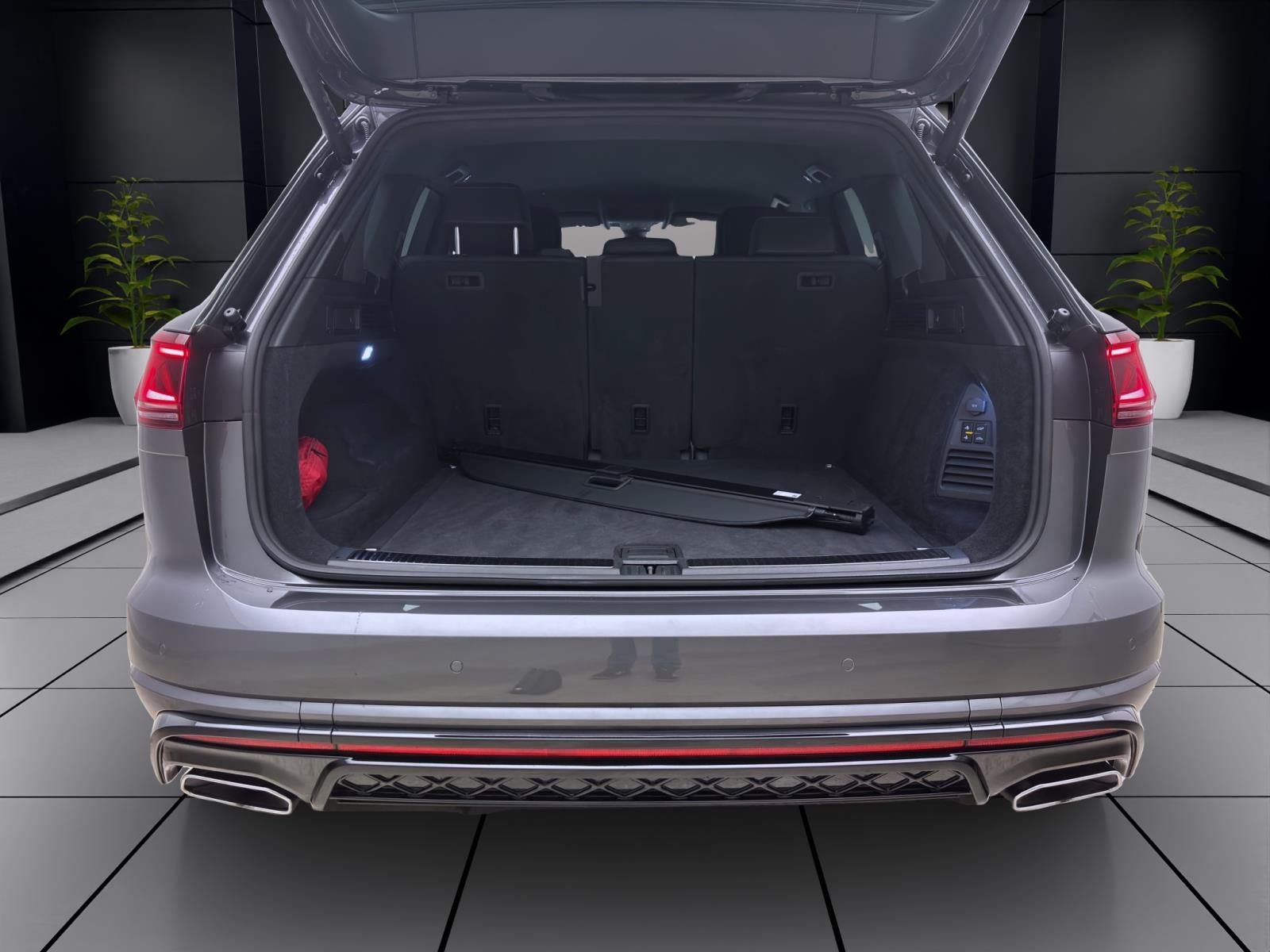 Bild 3: Volkswagen Touareg 3.0 TDI DSG 4M R-LINE AHK IQ.LIGHT KAMERA