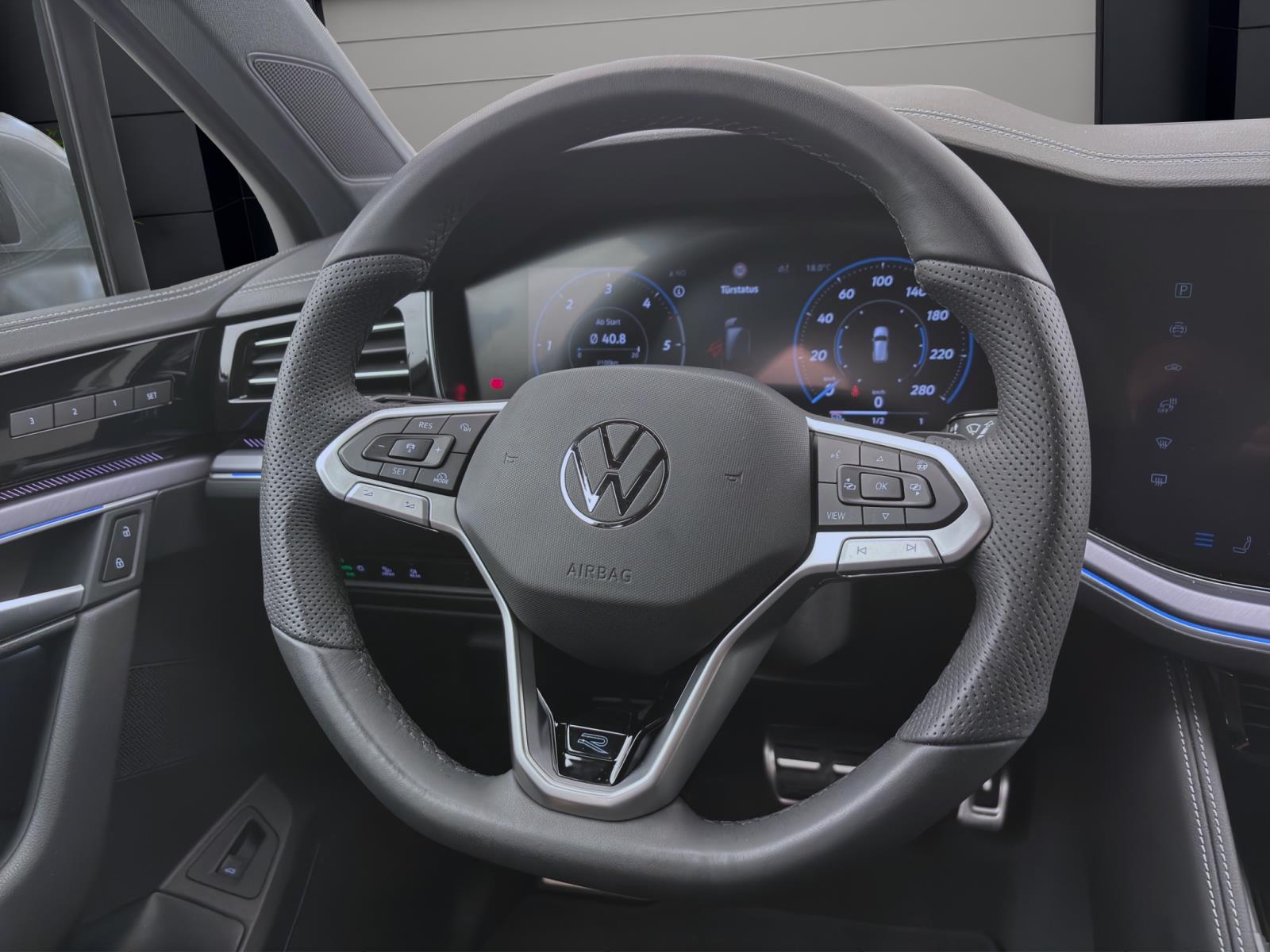 Bild 10: Volkswagen Touareg 3.0 TDI DSG 4M R-LINE AHK IQ.LIGHT KAMERA