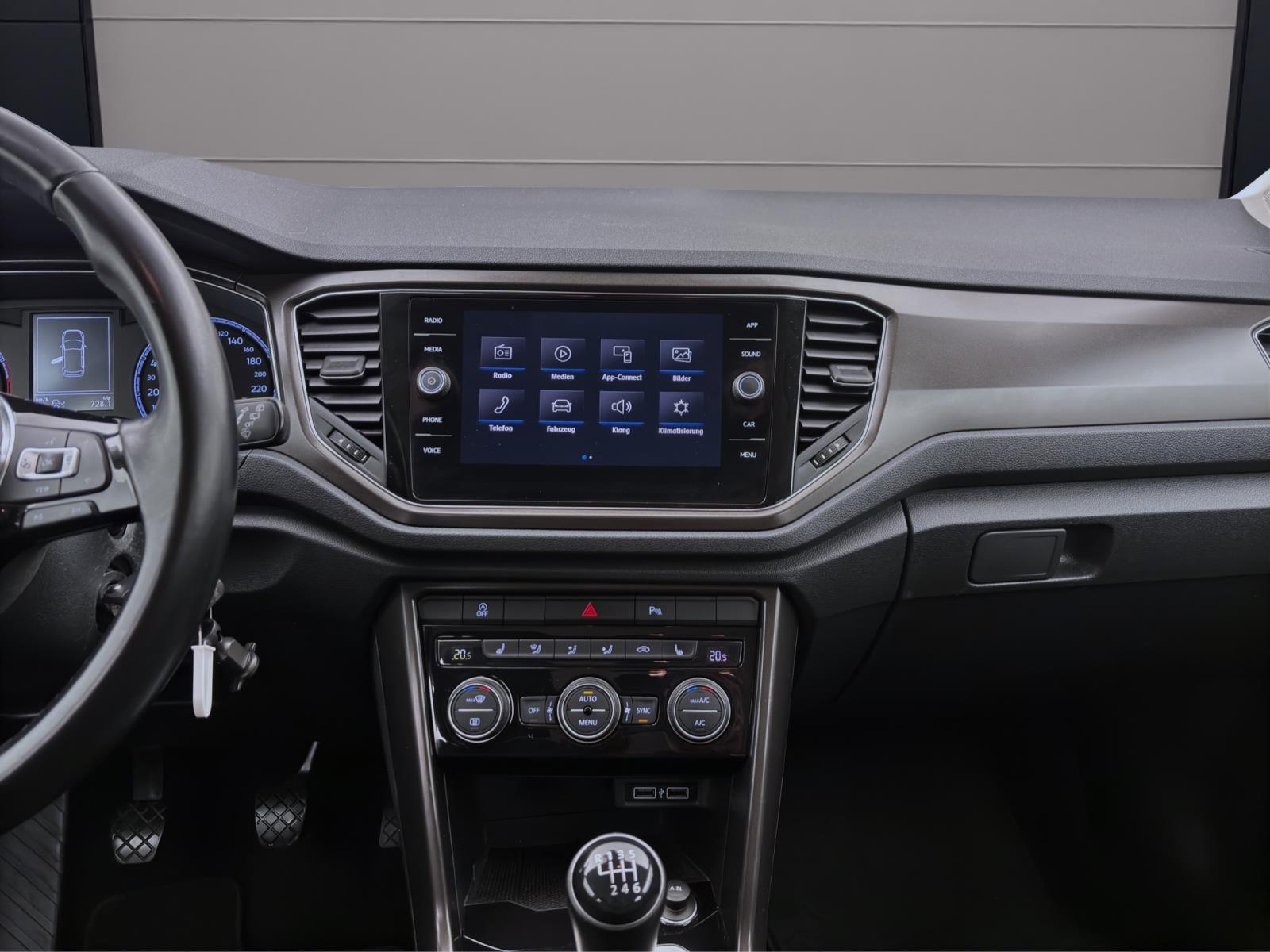 Bild 12: Volkswagen T-Roc 1.5 TSI STYLE PDC SITZHZG KLIMA LED