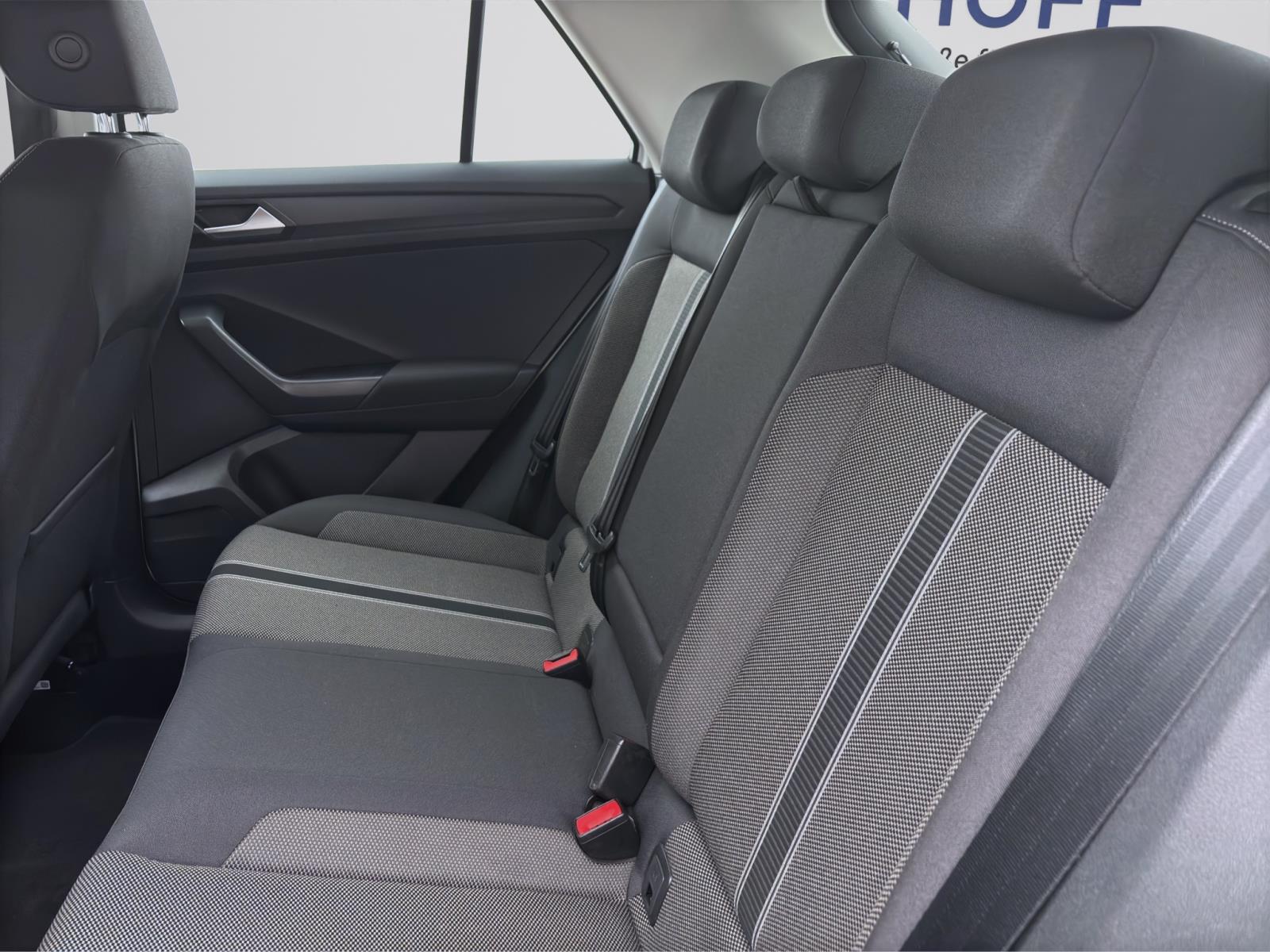 Bild 13: Volkswagen T-Roc 1.5 TSI STYLE PDC SITZHZG KLIMA LED