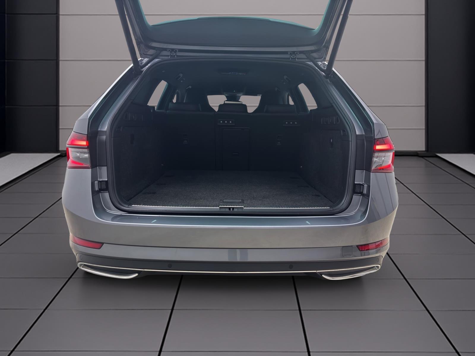 Bild 3: Skoda Superb Combi 2.0 TDI DSG SPORTLINE STANDHZG MATRIX PDC