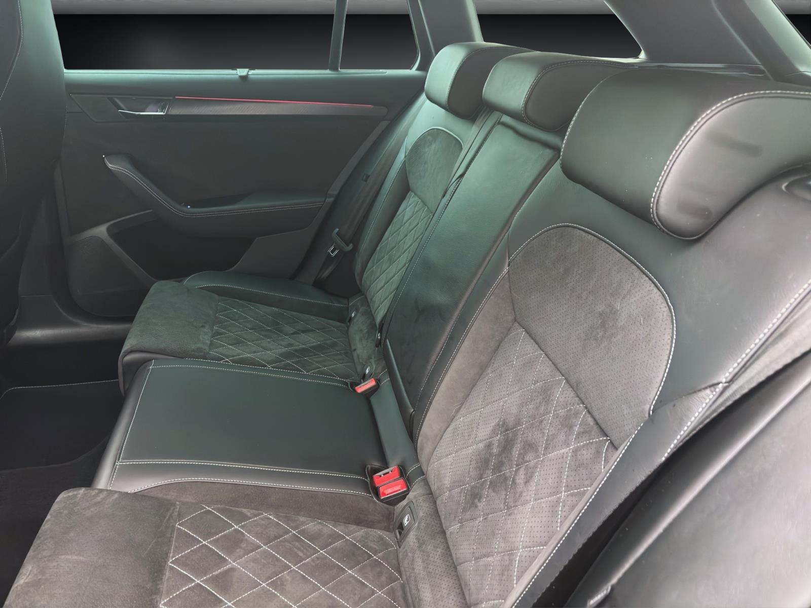 Bild 13: Skoda Superb Combi 2.0 TDI DSG SPORTLINE STANDHZG MATRIX PDC