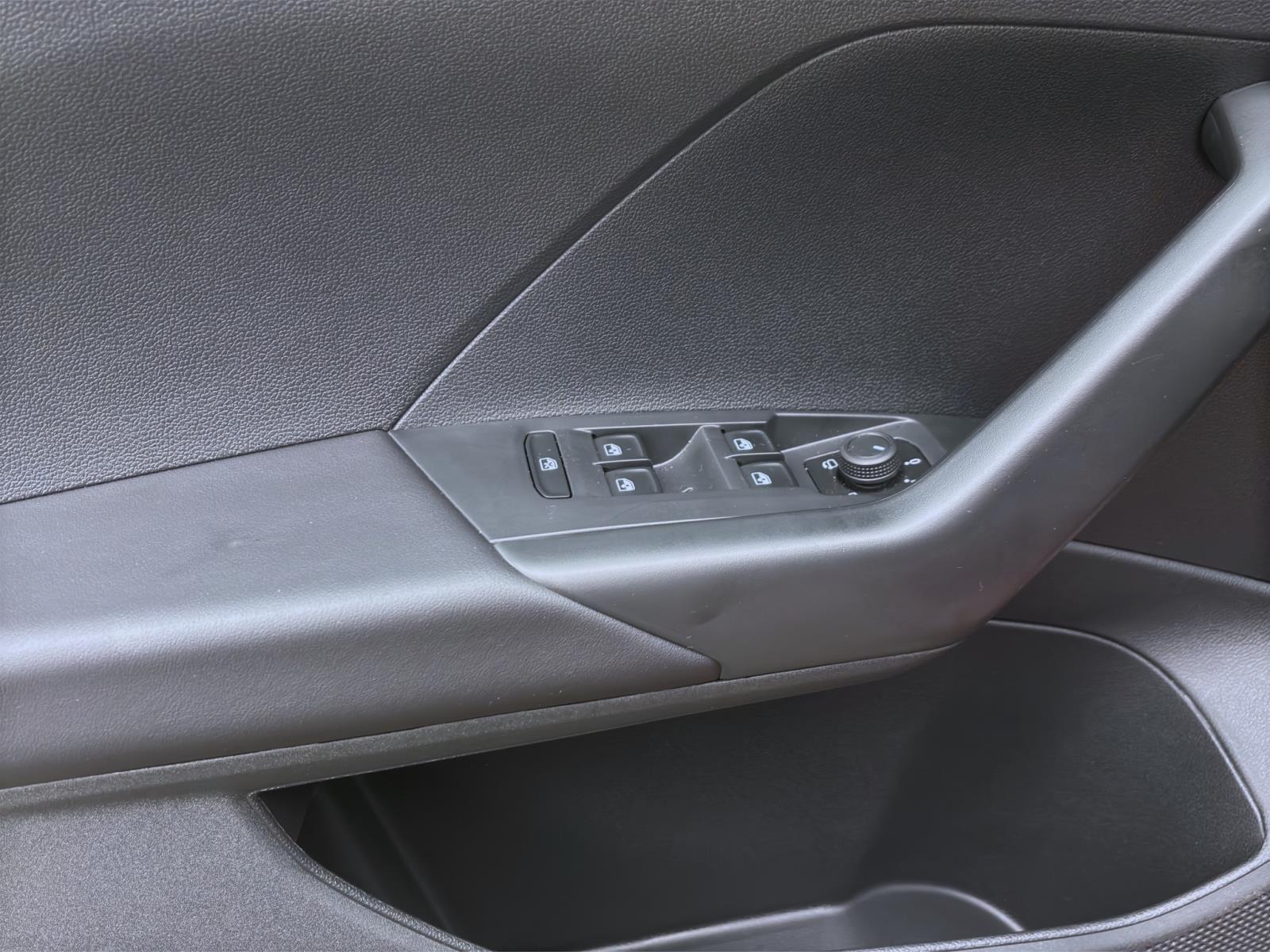 Bild 9: Volkswagen T-Cross 1.0 TSI LIFE NAVI PED SITZHZG LED