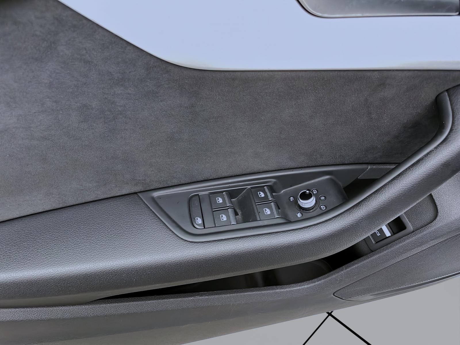 Bild 9: Audi A4 Avant 40 TDI Q S LINE AHK MATRIX NAVI+ PDC