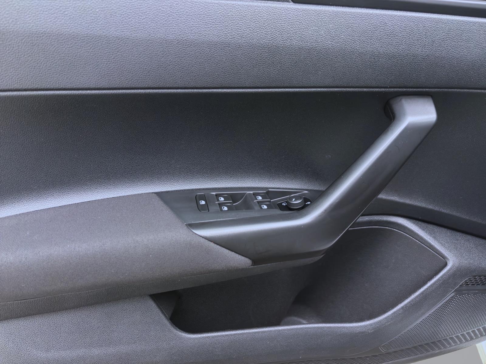 Bild 9: Volkswagen Polo 1.0 MPI PDC KLIMA LED DAB+ D.COCKPIT