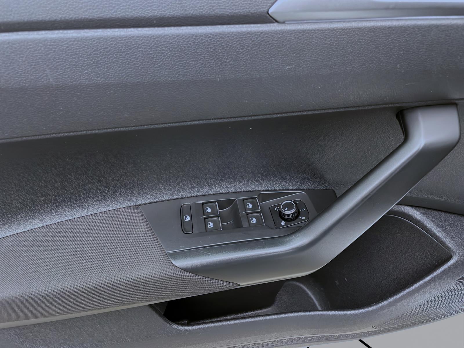 Bild 9: Volkswagen Polo 1.0 TSI ACTIVE PDC SITZHZG KLIMA