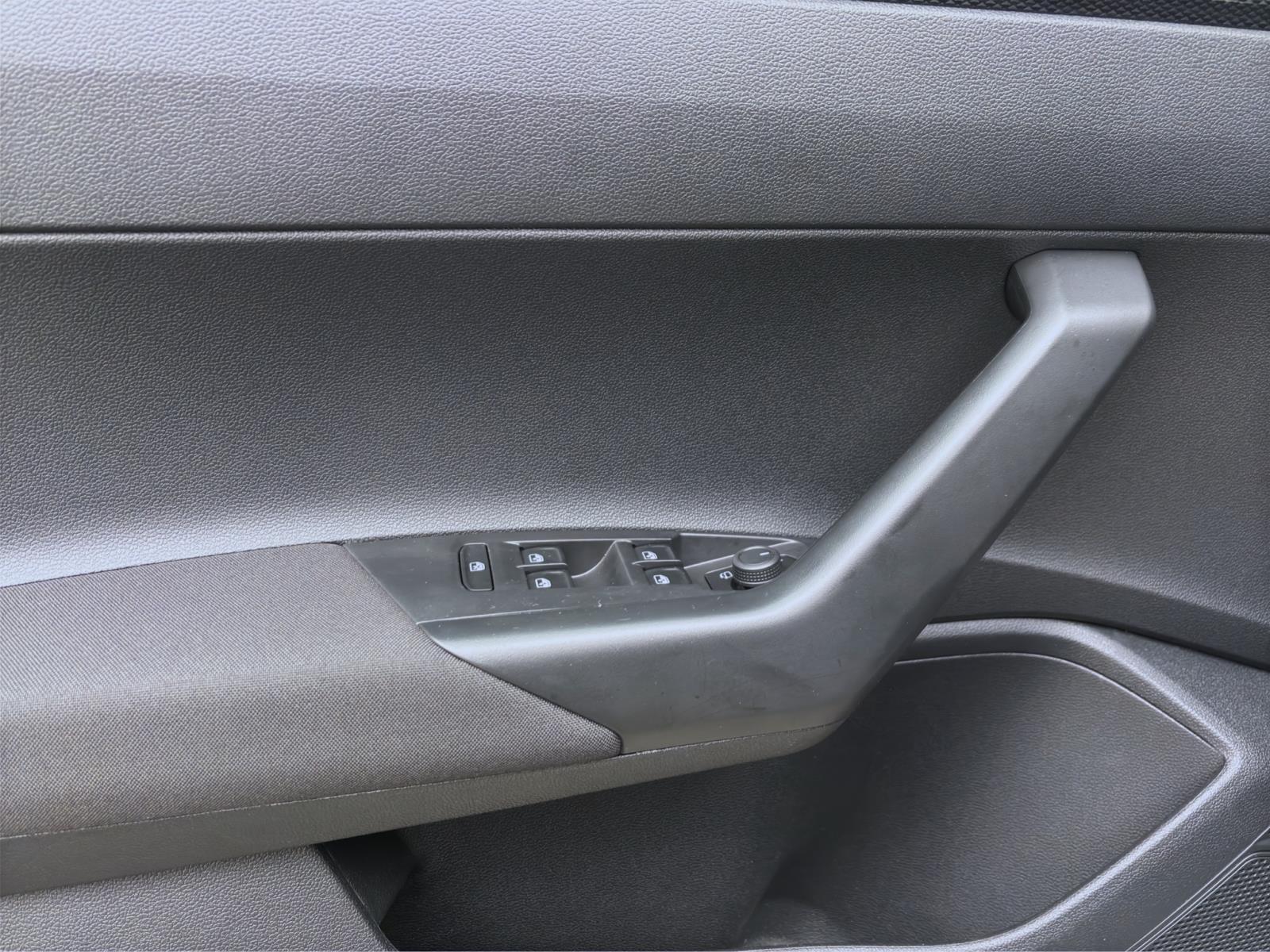 Bild 9: Volkswagen Taigo 1.0 TSI LIFE NAVI PDC SITZHZG LED