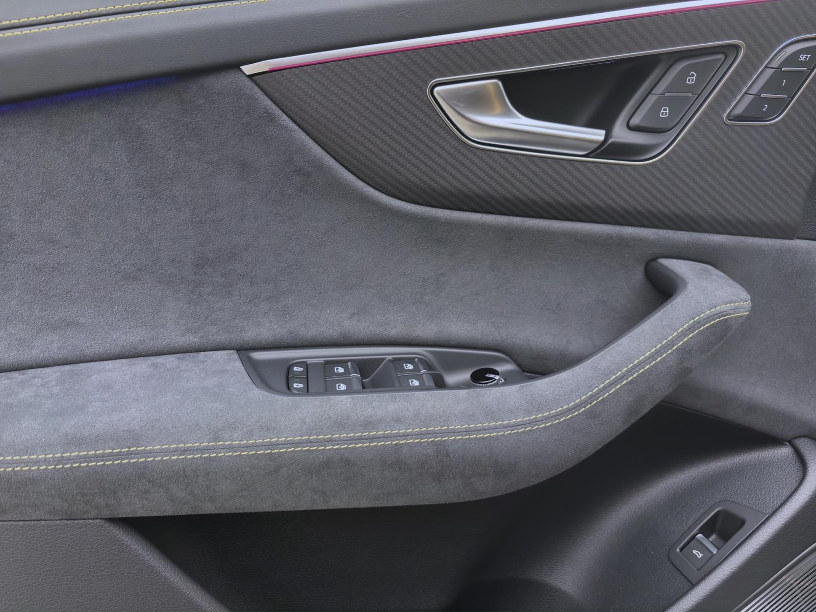 Bild 9: Audi RSQ8 Q PERFORMANCE PANO STDHZG HD-MATRIX AHK