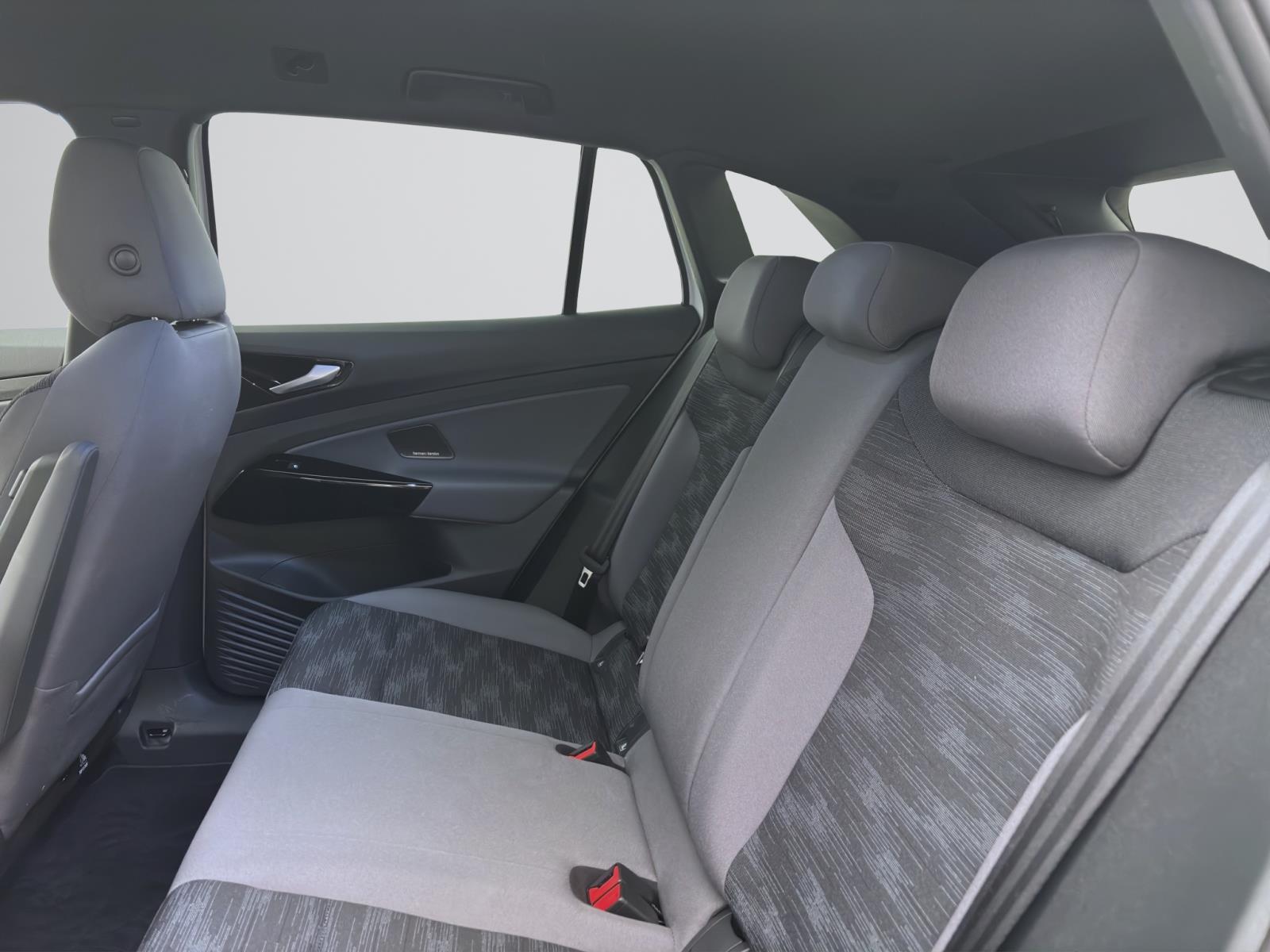 Bild 13: Volkswagen ID.4 PURE NAVI HuD PDC SHZG MATRIX