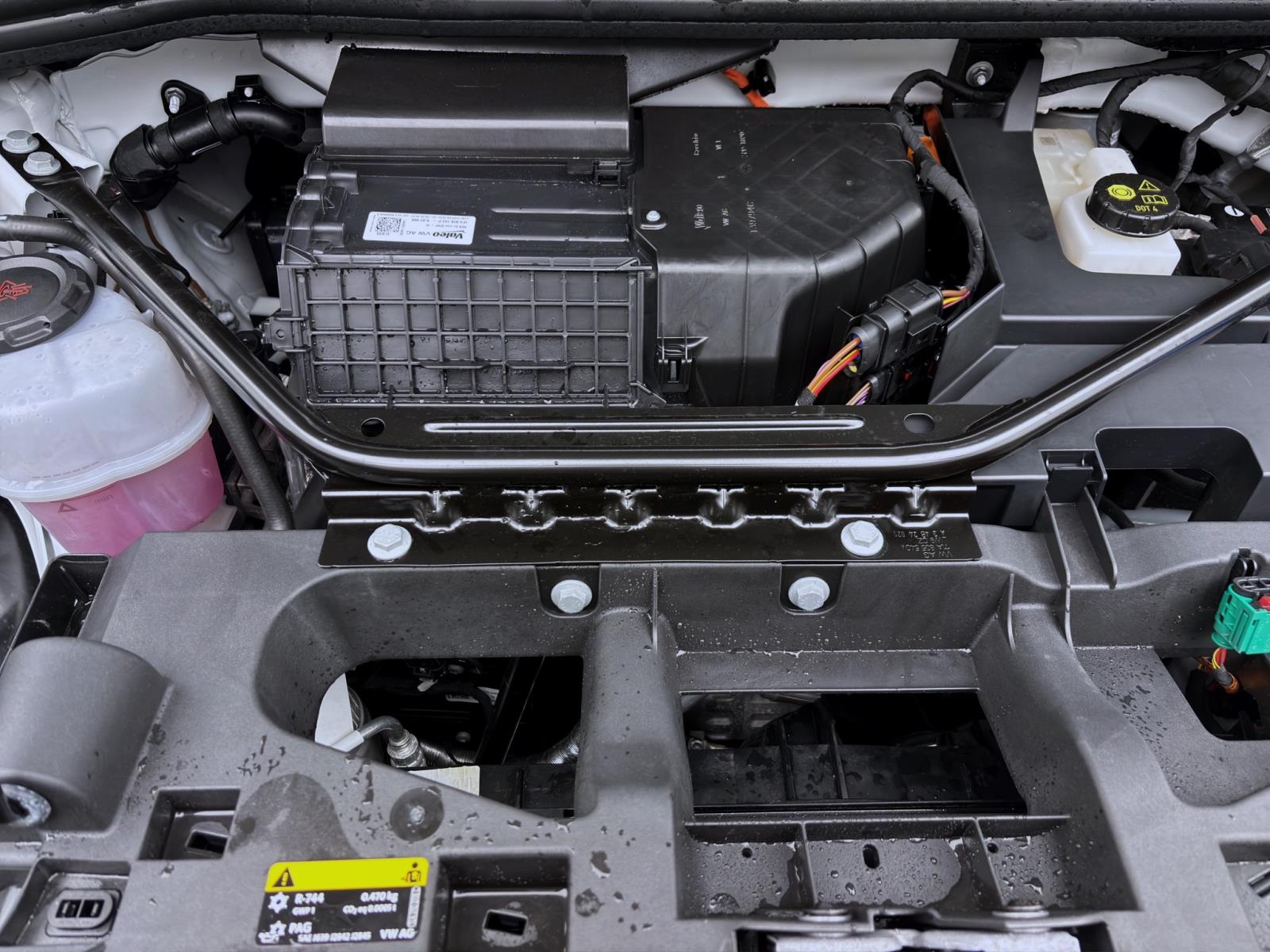 Bild 16: Volkswagen ID.4 PURE NAVI HuD PDC SHZG MATRIX