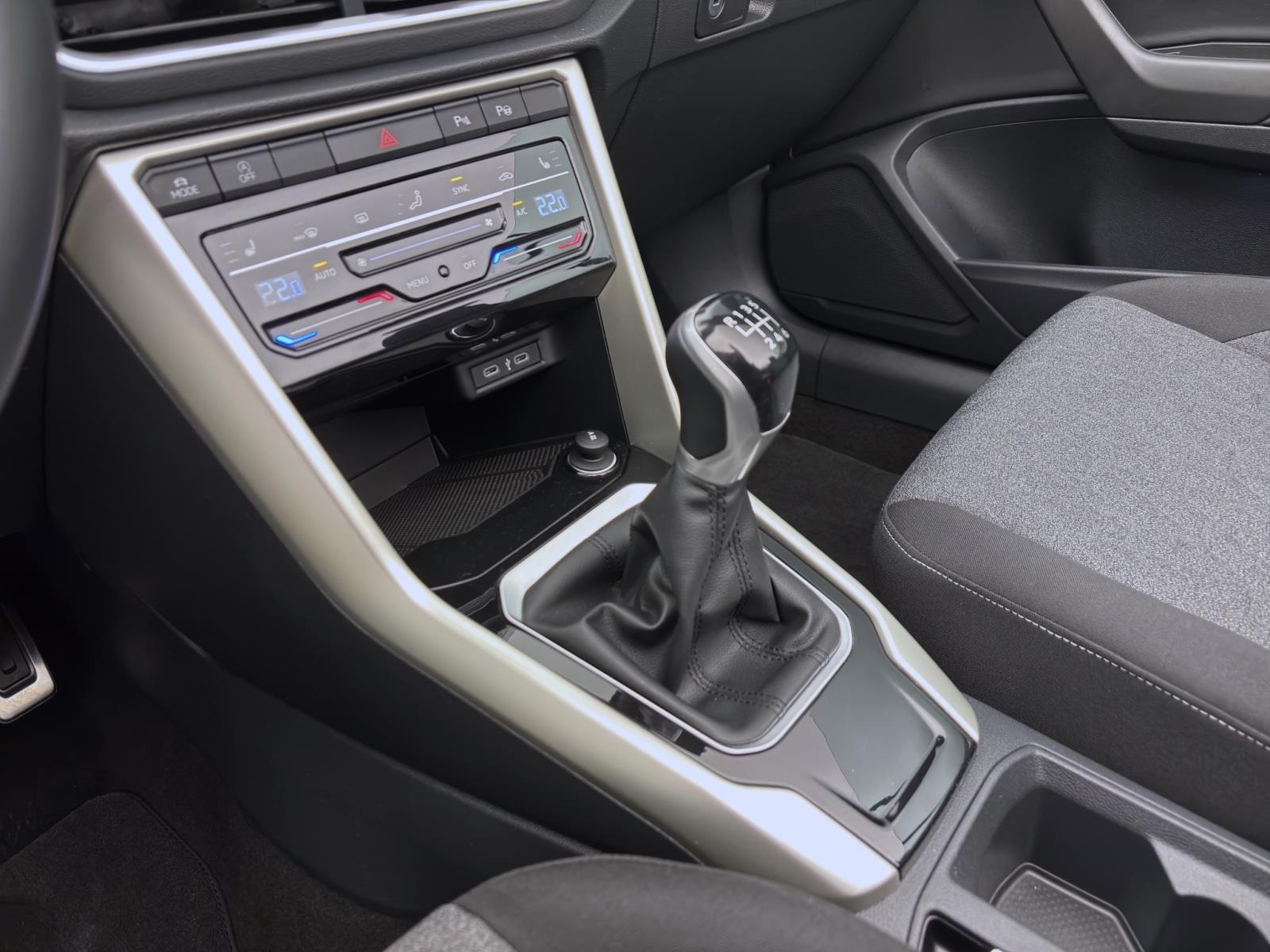 Bild 11: Volkswagen T-Roc Cabrio 1.0 TSI MOVE PDC LED+ SITZHZG