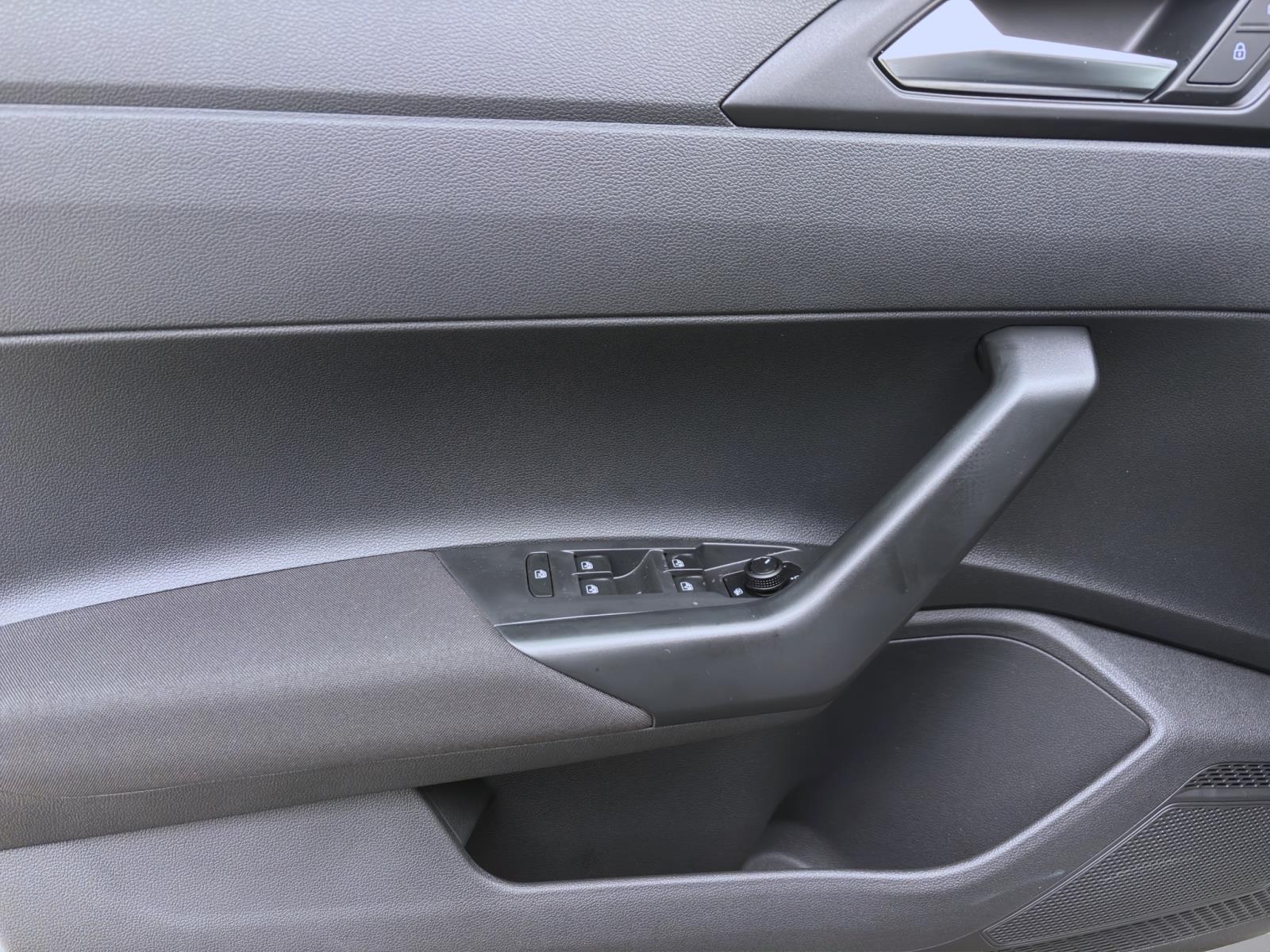 Bild 9: Volkswagen Polo 1.0 MPI SITZHZG LED PDC DAB+