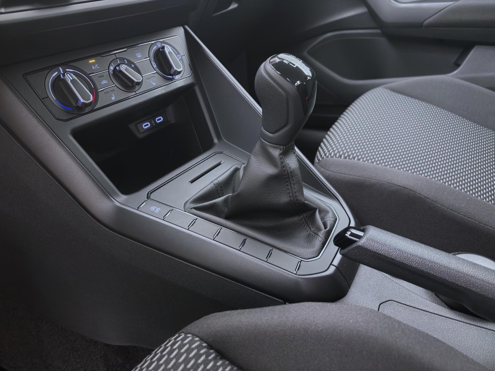 Bild 12: Volkswagen Polo 1.0 MPI SITZHZG LED PDC DAB+