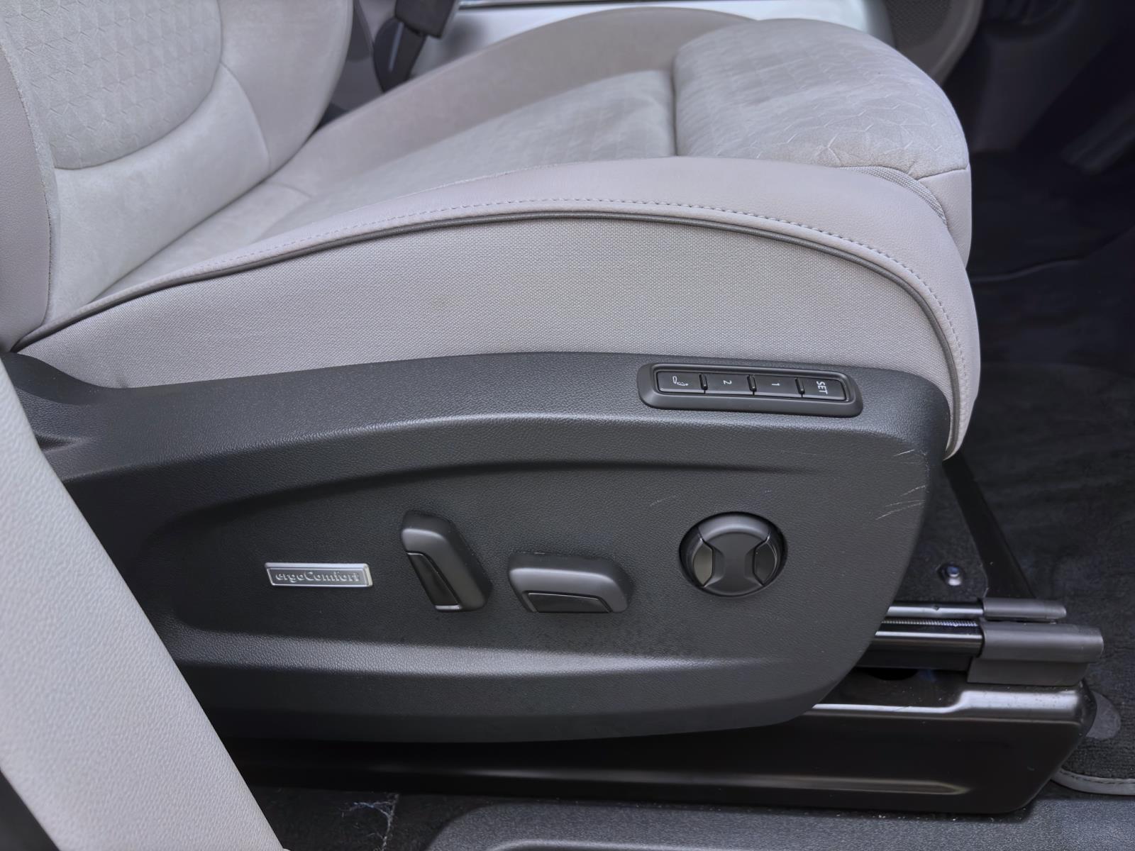 Bild 18: Volkswagen ID. Buzz PRO LR NAVI ACC HuD AHK PANO