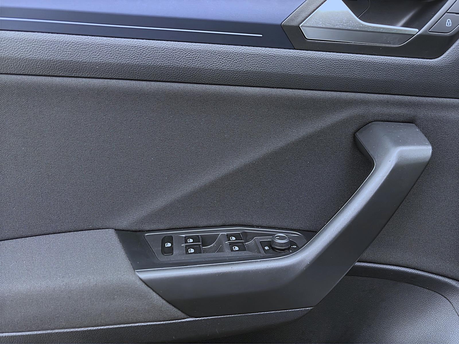 Bild 9: Volkswagen T-Roc 1.5 TSI UNITED NAVI PDC SITZHZG KLIMA