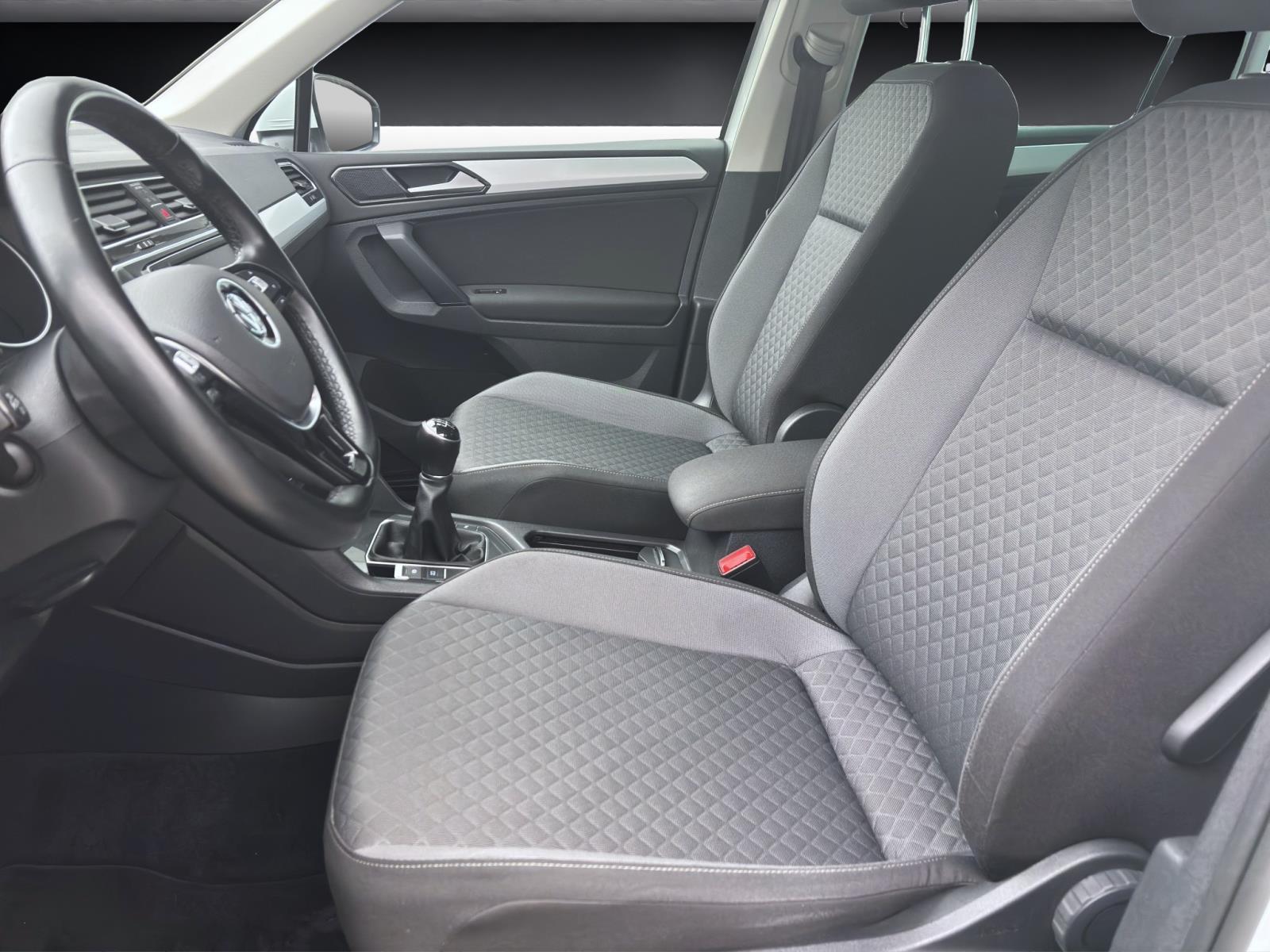 Bild 8: Volkswagen Tiguan 1.4 TSI COMFORTLINE NAVI PDC SITZHZG AHK