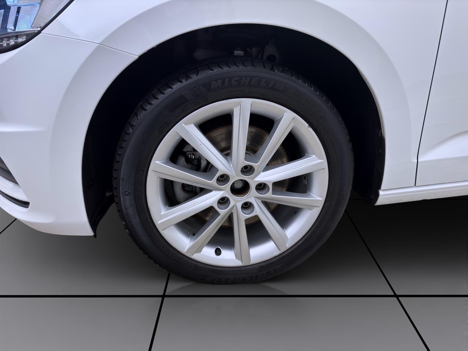 Bild 7: Volkswagen Touran 2.0 TDI COMFORTLINE PANO AHK NAVI DCC