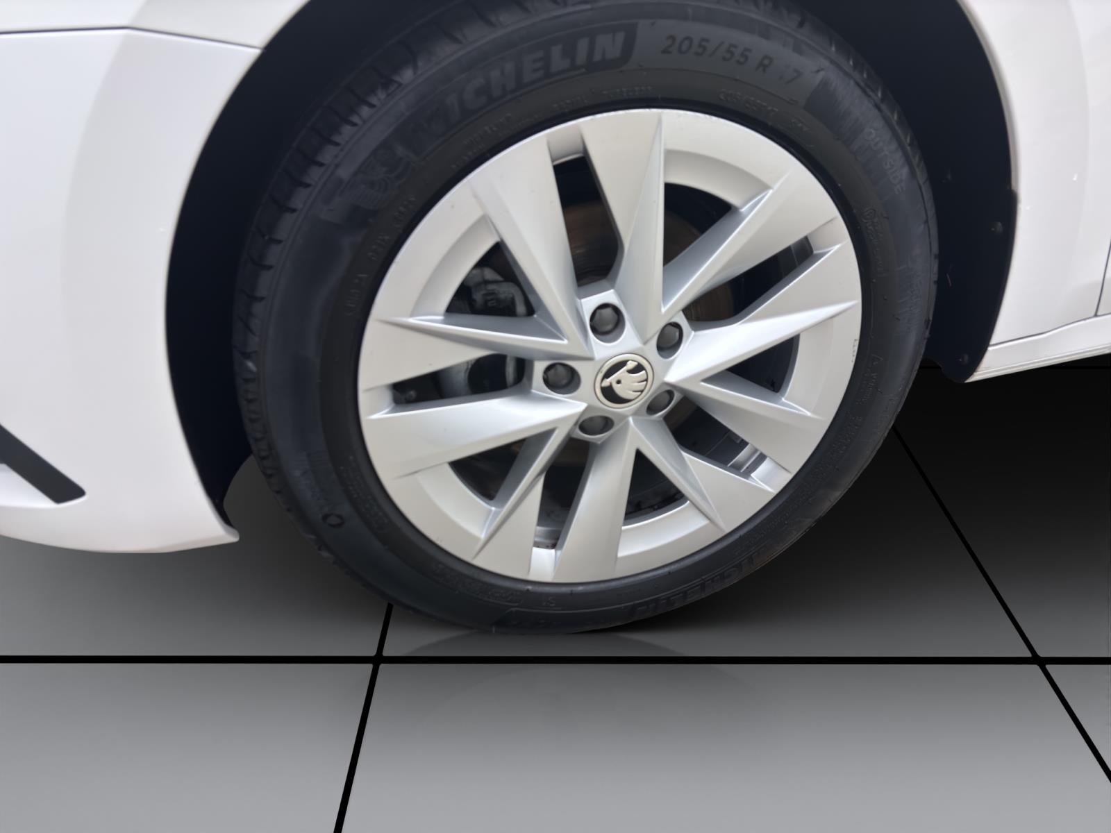 Bild 7: Skoda Octavia Combi 2.0 TDI DSG STYLE NAVI SITZHZG PDC ACC