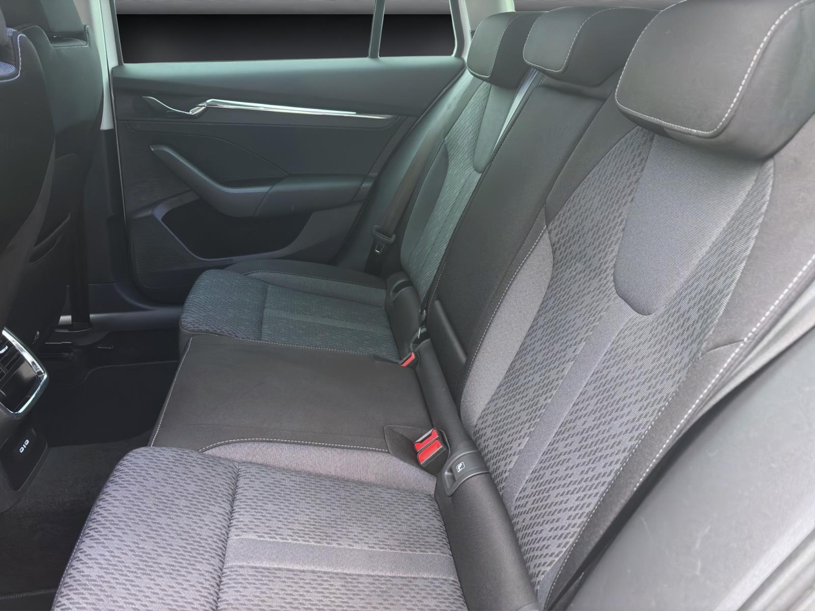 Bild 13: Skoda Octavia Combi 2.0 TDI DSG STYLE NAVI SITZHZG PDC ACC