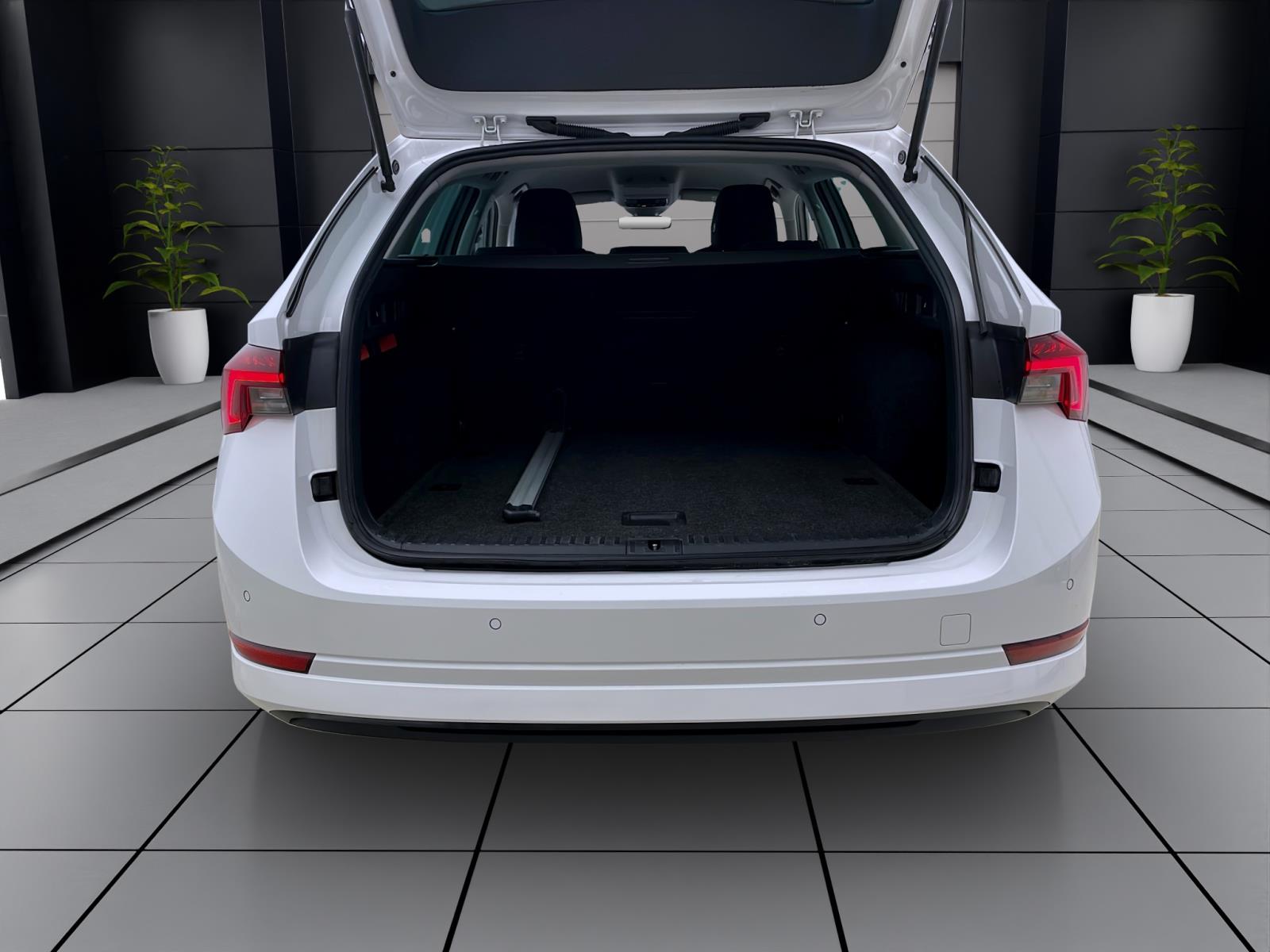 Bild 3: Skoda Octavia Combi 2.0 TDI DSG FIRST EDITION NAVI PDC LED SITZHZG