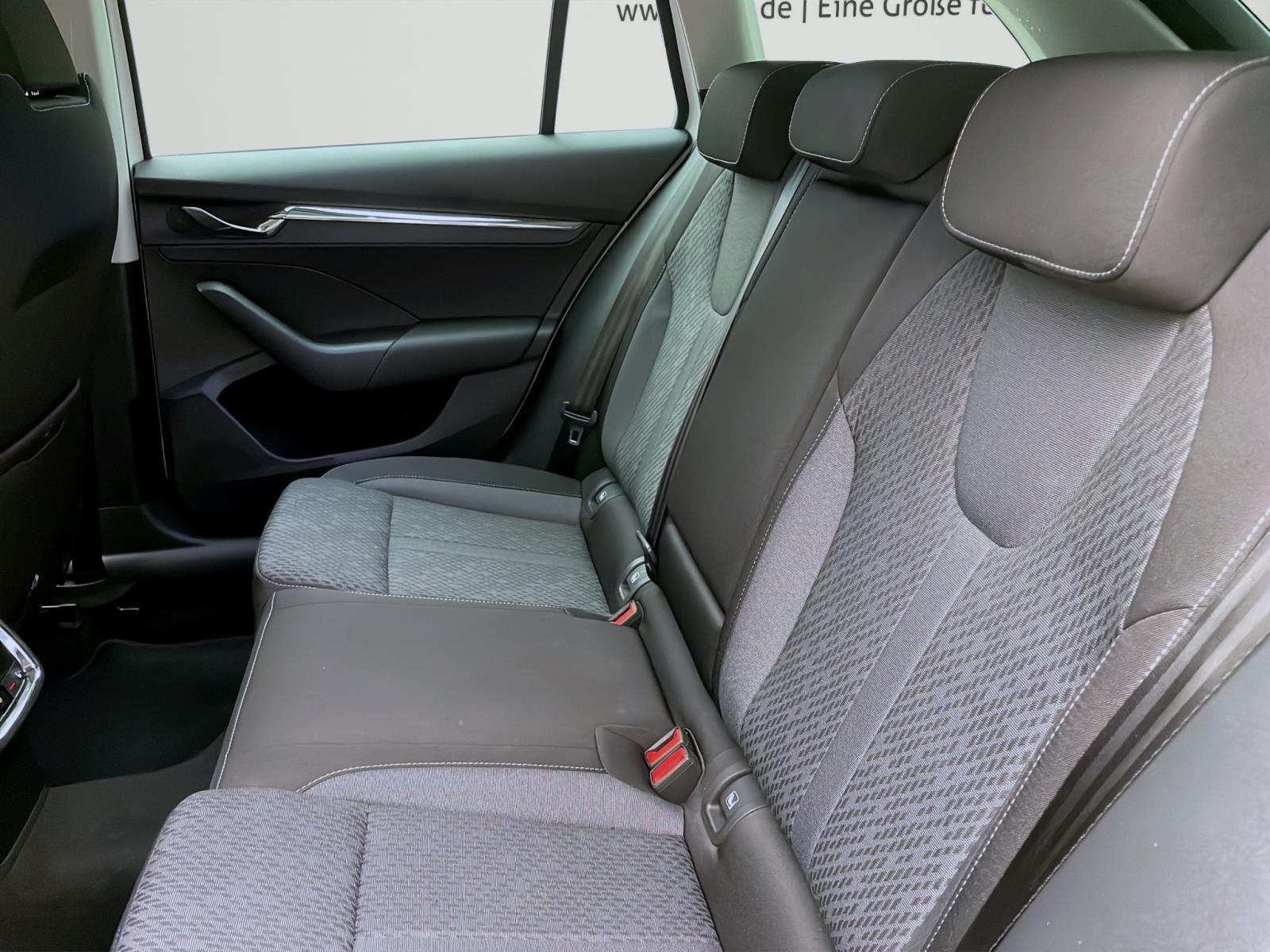 Bild 13: Skoda Octavia Combi 2.0 TDI DSG FIRST EDITION NAVI PDC LED SITZHZG