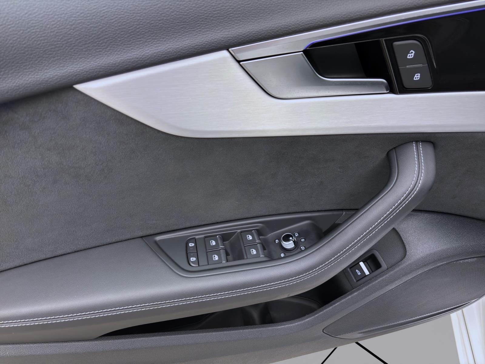 Bild 9: Audi A4 Avant 40 TDI S LINE PANO AHK PDC LED