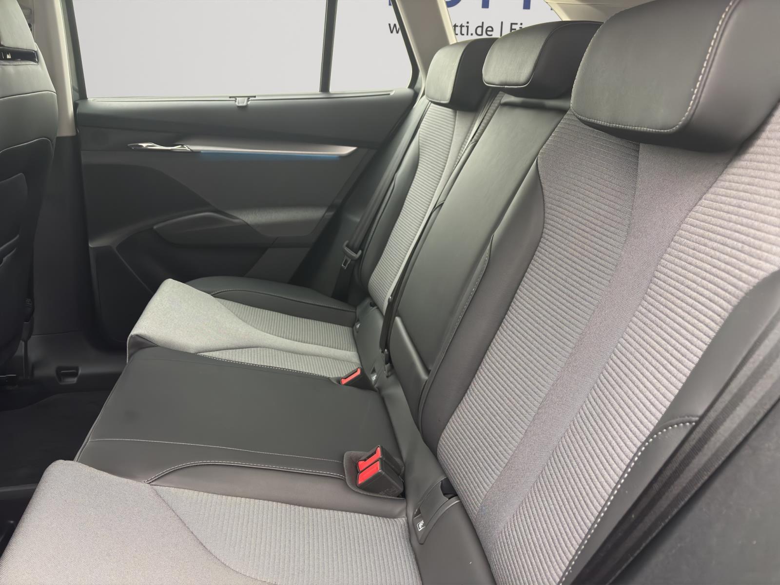 Bild 13: Skoda ENYAQ iV 60 LOFT PDC SITZHZG KLIMA LED LM19