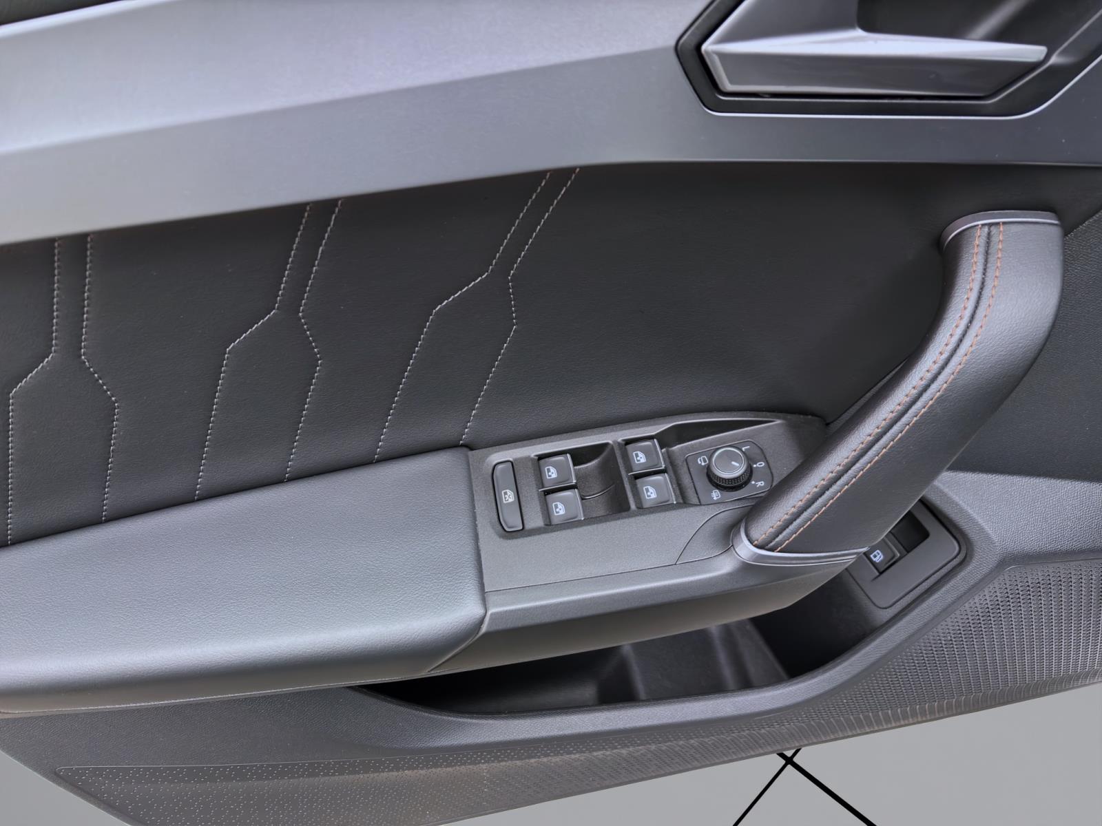 Bild 9: Cupra Leon 1.4 TSI e-Hybrid VZ NAVI PDC SITZHZG KLIMA LED