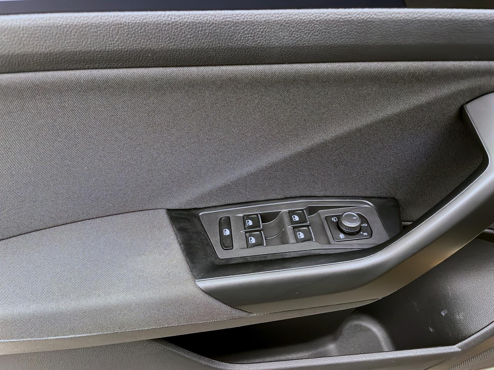 Bild 9: Volkswagen T-Roc 1.6 TDI UNITED AHK NAVI SITZHZG PDC